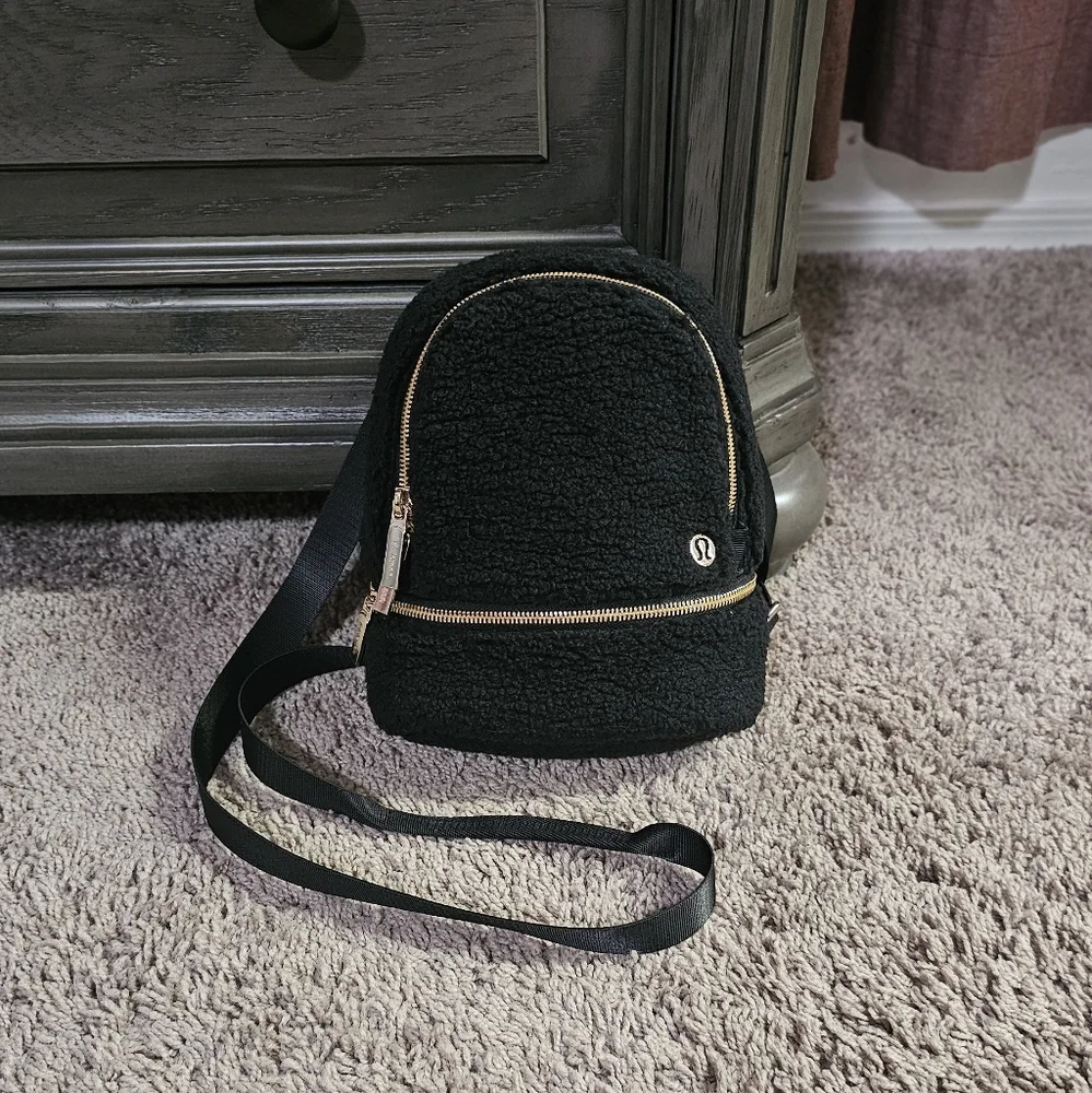 Lululemon Crossbody Bag - Picture 8 of 8